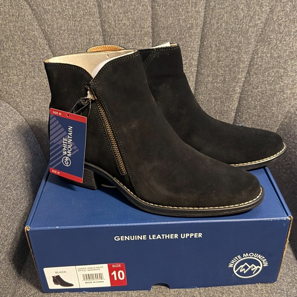 White Mountain Black Leather Ankle Boots